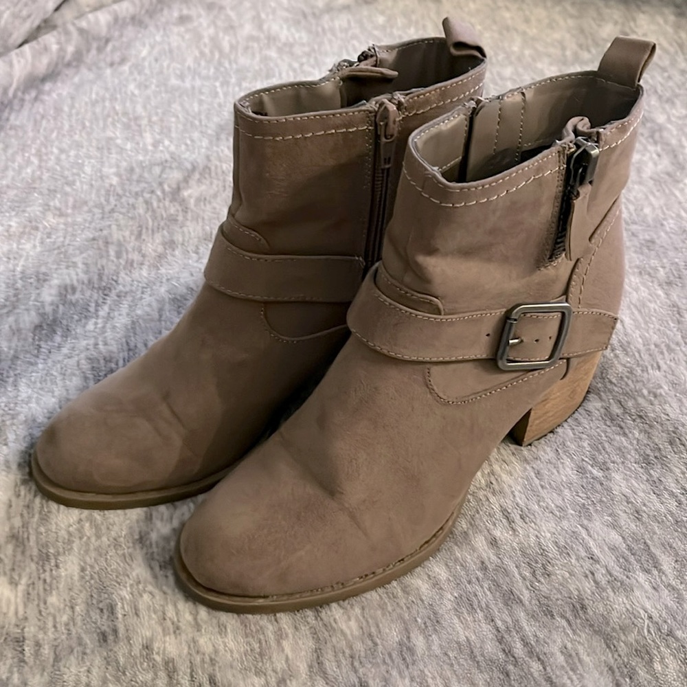 Barley worn Madden Girl Boots 🤎